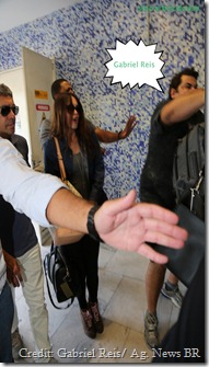 Megan Fox e Brian Austin Embarcam no Aeroporto Santos Dumont